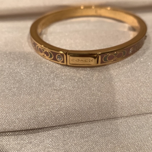 Fabulous Coach Bracelet - Picture 5 of 10